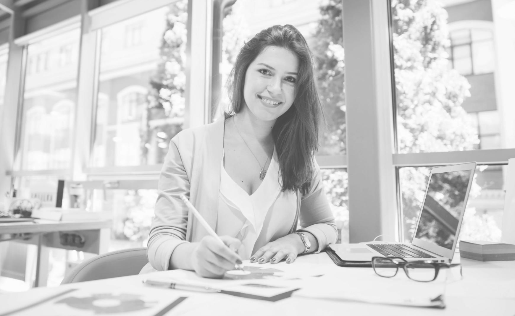 セミナー会場での参加者同士の活発な議論の様子